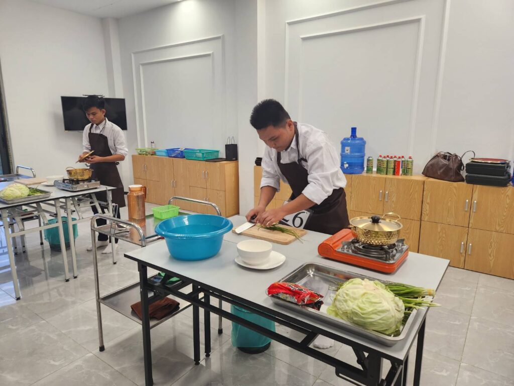 労働者外国人が料理テスト